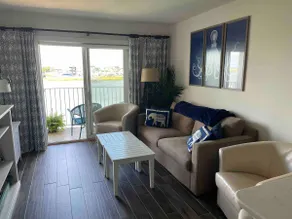 Lovely 1 bedroom condo overlooking the bay - Image 2