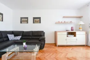 Apartment with view over the marina - 5 minutes from the old town - Image 2