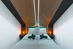 Royal Loft View 4BR | Rooftop | Balcony | Netflix - Image 5