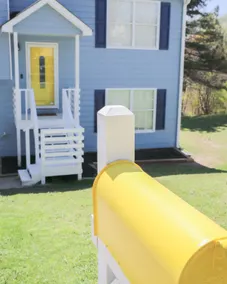 Cozy Yellow Door with a Lake View - Image 4