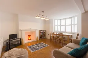Host & Stay - Victoria Gardens - Image 2