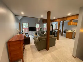 Cheerful 3 Bedroom Chalet with Fireplace - Image 4