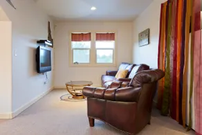 Quiet private guest home with views - Image 2