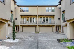 Contemporary 3 BR in downtown - Image 5