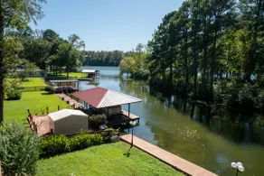 The Grand at Lake Hamilton - Image 4