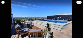 Chic 2 Bedroom Apartment, Gym & Pool - Image 4