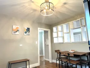 Cozy & Stylish Farmhouse - Image 4