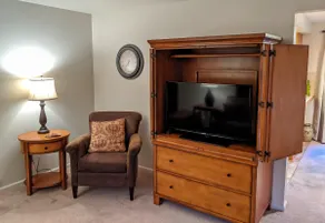 Cozy and Convenient Mid-Century Modern Home - Image 5