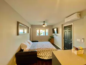 *Adorable Luxury Suite! w/private entrance - Image 4