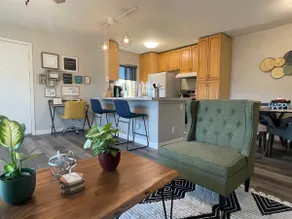 Spacious 2 BR w/ Free Parking & WiFi - Image 2