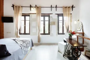 Renovated Corner House Hideaway of Authentic Venetian Stone - Image 4