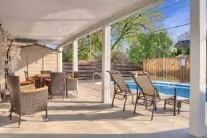 Gorgeous Poolhouse! Spacious Family Home w/Sunroom - Image 5