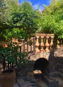 Central old town location with sea view & patio garden - Image 4