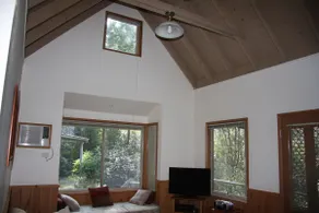 Shadybrook alpine cottage one bedroom No 3 in gardens adjoining the Ovens River  - Image 3