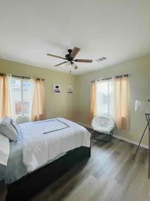 Luxury and unique 3300 sq ft home Quiet neighborhood - Image 4