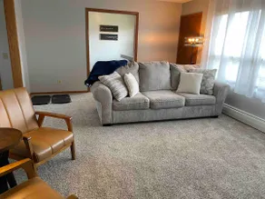 Cozy Living - Centrally Located - Image 4