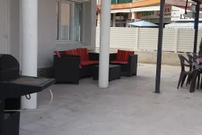 ground floor with large courtyard 50 m from the beach - Image 4