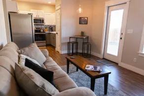 Eagle's Nest - Stylish 1 bed/1 ba Executive Suite - Image 2