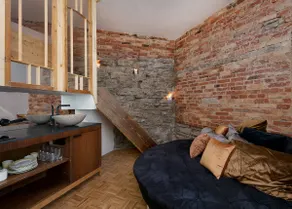 Nuns Tower Studio Apt with Fireplace - Image 5