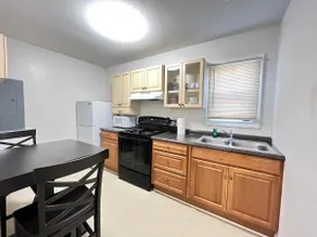 *Top Floor Bungalow* | Downtown Hampton | 1 BR - Image 5