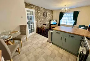 Cosy cottage central Pickering - Image 2