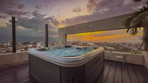 Quiet Gorgeous Queen Bed Studio + Jacuzzi - Image 2