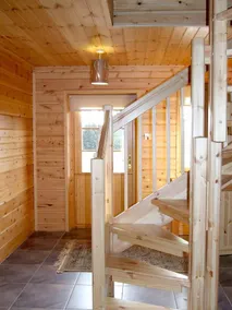 Red Squirrel log cabin with hot tub - Image 3