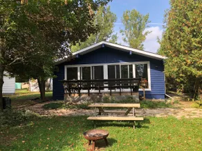 Modern all-season cottage overlooking Lake Eugenia - Image 2