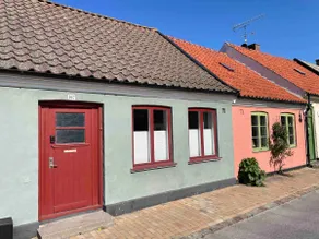 Central townhouse in cultural district - Image 2