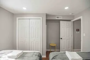 Cozy 1/1 | Center City | Sleeps 4 | 2 Beds - Image 5