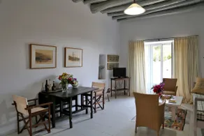 Apatouria Farmhouse - Image 4