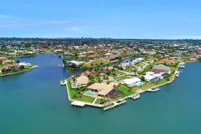 125 PRIVATE HALF ACRE WATERFRONT SANCTURARY ESTATE - Image 3