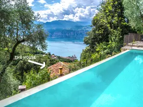 Open space house with pool, lake view and castle - Image 3