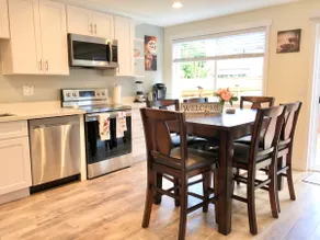 Entire Semi-Detached Kirkland Townhome - Image 3