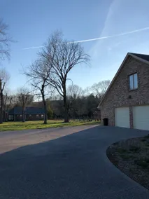 Private and modern family style home on 1 acre lot - Image 3