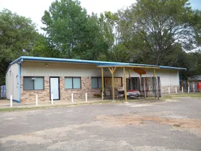 Coffee Landing Beer Cottage On Lake Palestine - Image 3