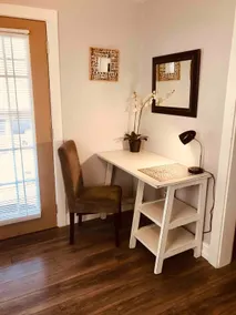 The Carriage House Large One Bedroom Apartment - Image 5