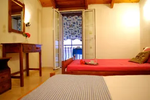 Zakynthos 2 seaside rooms 4 to 6 people - Image 2