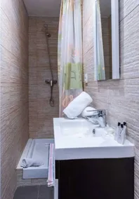 Quiet apartment with two rooms in Guinardó - Image 5
