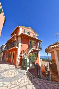 3BR Traditional House with Amazing View - Image 2