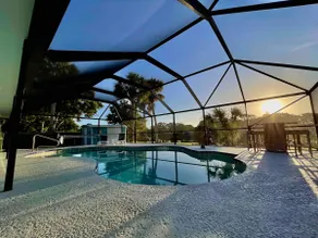 Turquoise Turtle - Private Heated Pool: Relax & Enjoy - Image 3