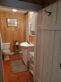 Quiet Country Cottage Overlooking the Lake - Image 2