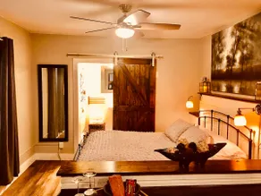 Cozy Suite in a Historic Building Near Ski Resorts - Image 2