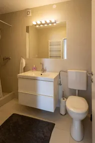 Charming 40m2 with parking, 10min to center - Image 3