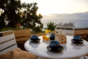 Cozy mountain house with sunset views - Image 4