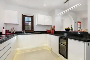 Beautiful 5 bedroom villa with private pool - Image 3