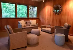 Treetop artist retreat - Image 2