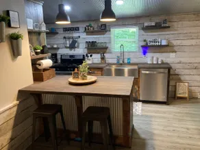 The Ole' Farmhouse w Guest Suite and Hot Tub - Image 5