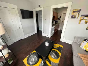 Cozy 1BR Apt in the heart of Downtwn - Image 3