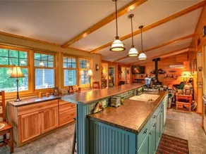 Eagle Bay Lodge on Long Lake 6 bedrooms, 14 beds - Image 2
